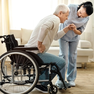 بهترین ویلچر برای سالمندان